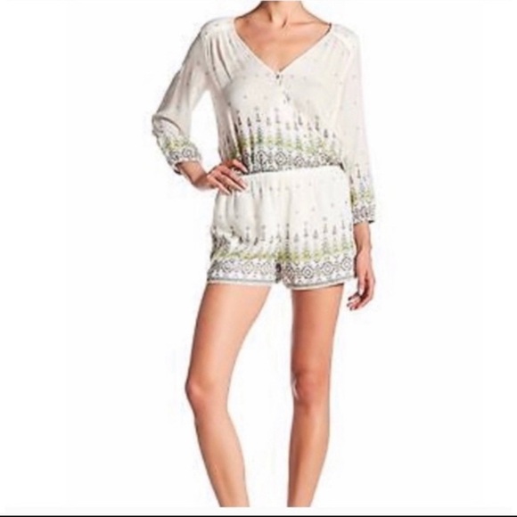 NWT Gypsy 05 Printed Romper Button Surplice Bust SZ M - Picture 1 of 10